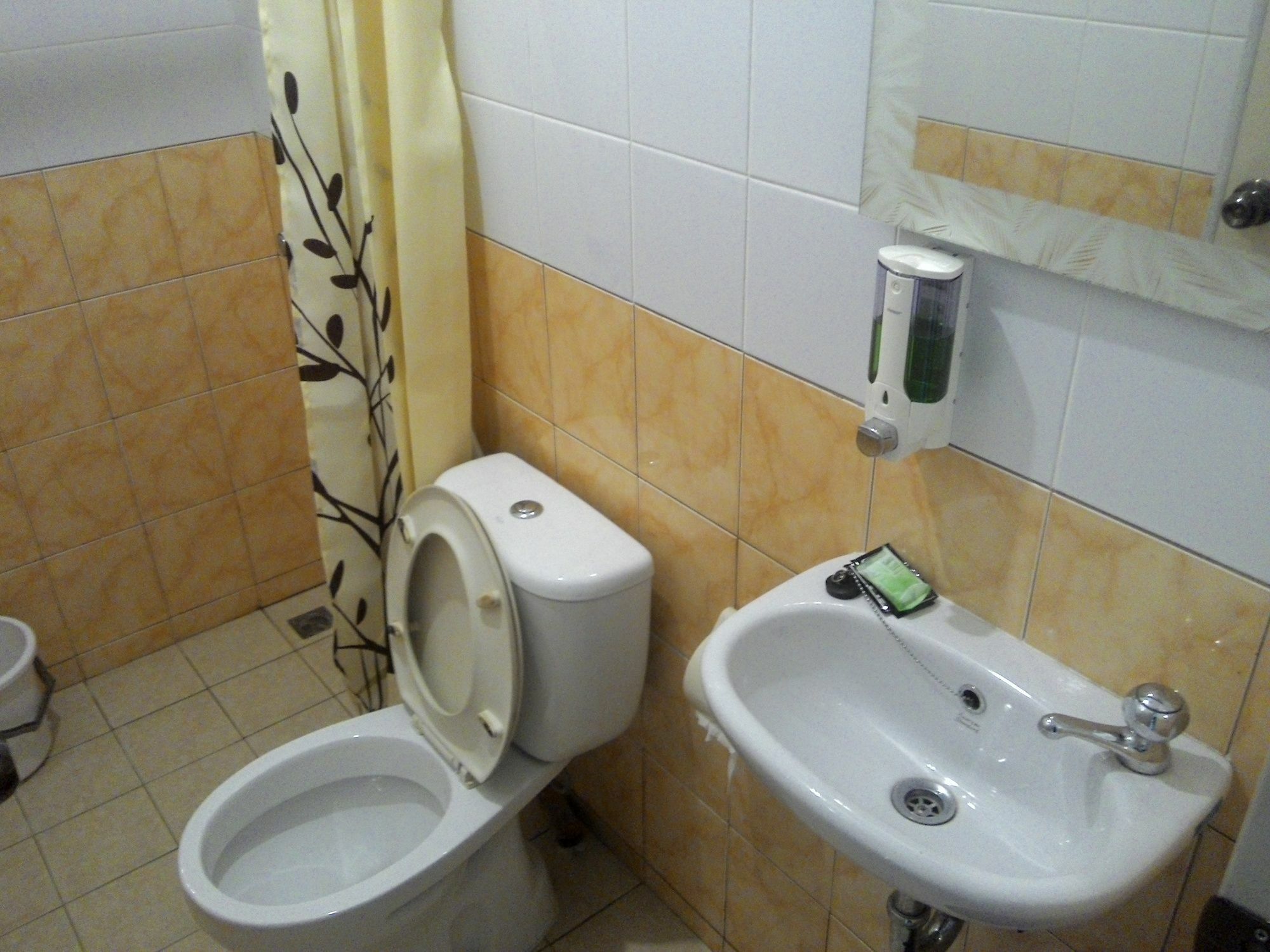 Kantos Guest House Джакарта Экстерьер фото